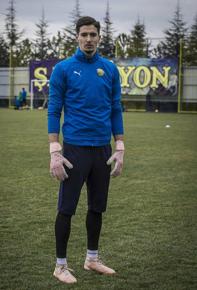 KSCANLAR TOPLANIN !! Türkiye Süper Liginin en YAKIŞIKLI futbolcusunu seçiyoruz . Oyunuz kime  ?