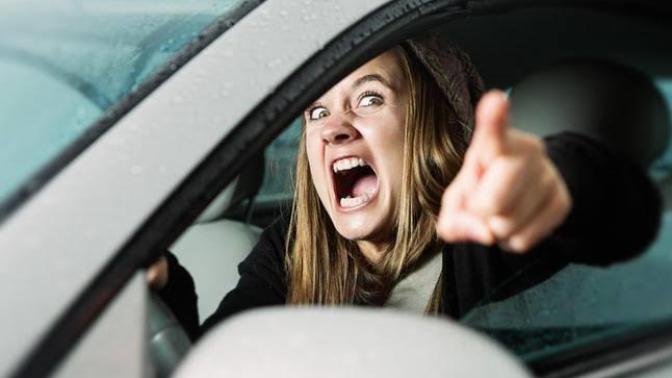 Araba kullanırken neden herkes agresif oluyor? Trafikte siz de agresif misiniz?