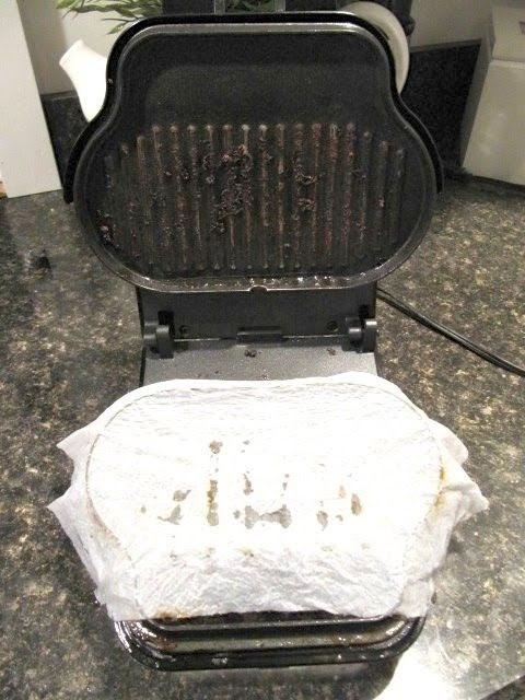 Tost makinasını temizlemek için neler kullanabilirim?