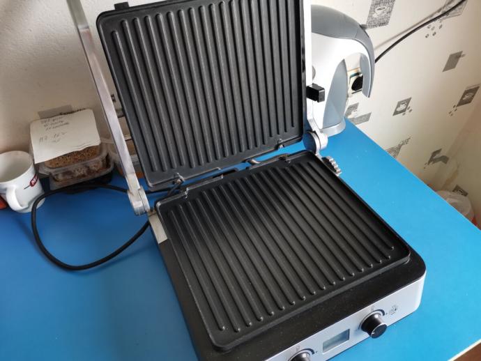 Tost makinasını temizlemek için neler kullanabilirim?