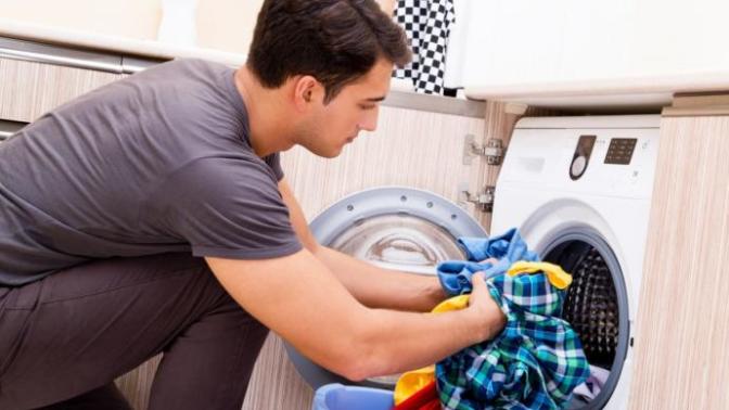 Çamaşırlar makinede yarına kadar kalsa koku olur mu?