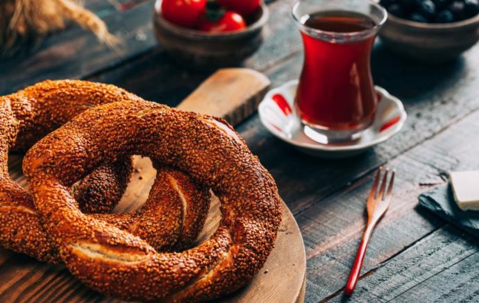 Simitin ekürisi ayran mıdır çay mıdır?