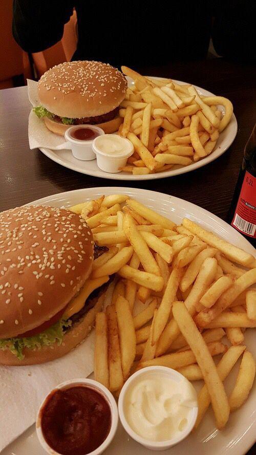 Hamburger senin için etli mi olmalı tavuklu mu🍔?