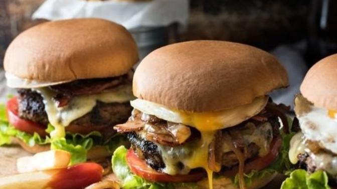 Hamburger senin için etli mi olmalı tavuklu mu🍔?