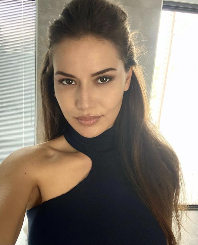 Fahriye Evcen çekik gözlü mü?
