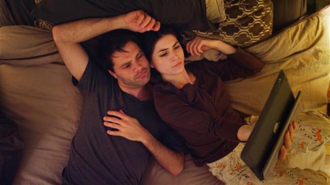 Sevgilinin sosyal medya hesaplarına karışmak güvensizlik midir, kıskançlık mı?