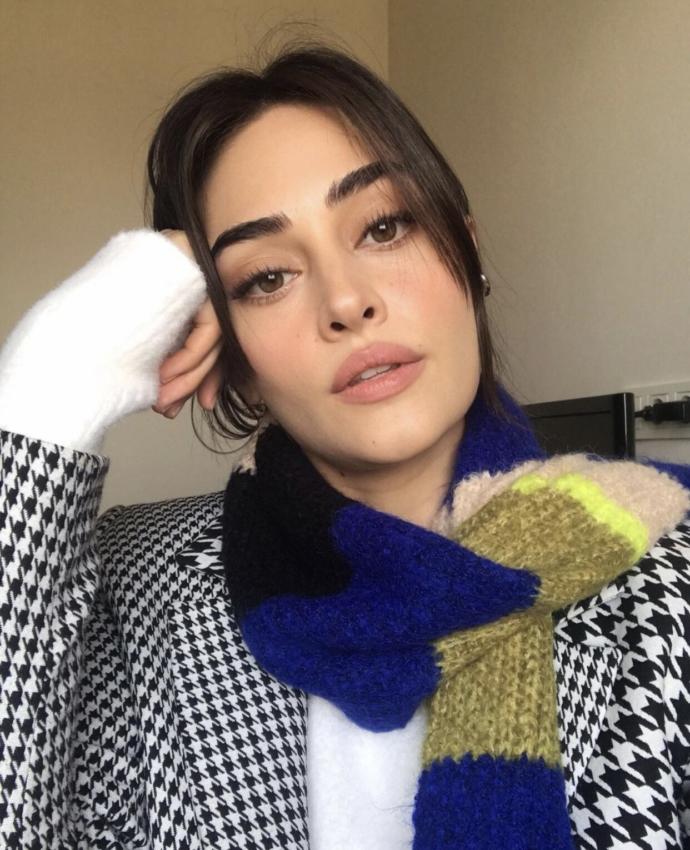 Esra Bilgiç mi Hande Erçel mi daha güzel?
