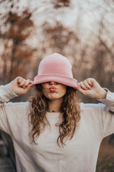 Kisin Bere Sapka Takmak Saclari Doker Mi Kizlarsoruyor Kisin Bere Sapka Takmak Saclari Doker Mi Kizlarsoruyor