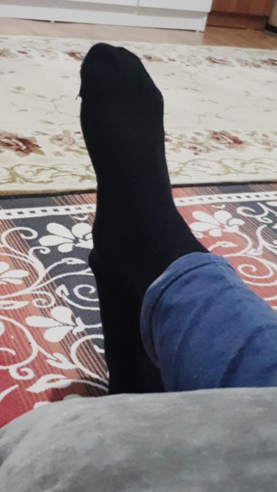 Güzel kadınların VE yakışıklı erkeklerin ayakları da kokar mı?