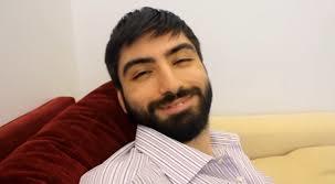 Burada yakışıklı erkekler var mı?