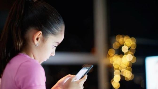 Çocuğunuz küçük yaşta cep telefonu istese ne yaparsınız?