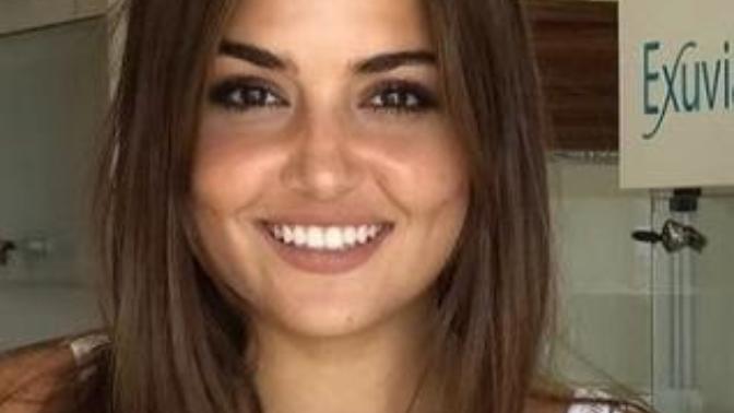 Hande Erçel'in yanaklı hali mi daha güzel yanaksız mı?