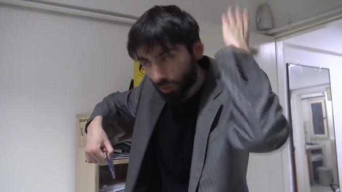 Karşı binamdaki çocuk?