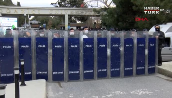 Boğaziçinde tansiyon geriliyor. Sizce olaylar büyür mü?