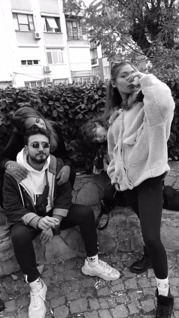 Sevdiğiniz biri ile yaşadığınız güzel bir anı var mı varsa neydi? Anısı olan fotoğrafları saklar mısınız?
