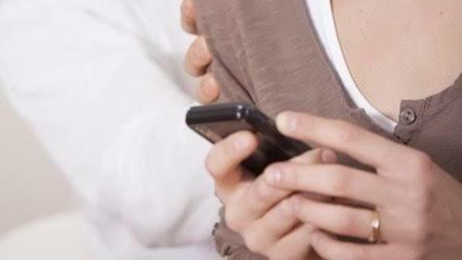 Eski sevgilinizin telefon numarasını saklar mısınız?