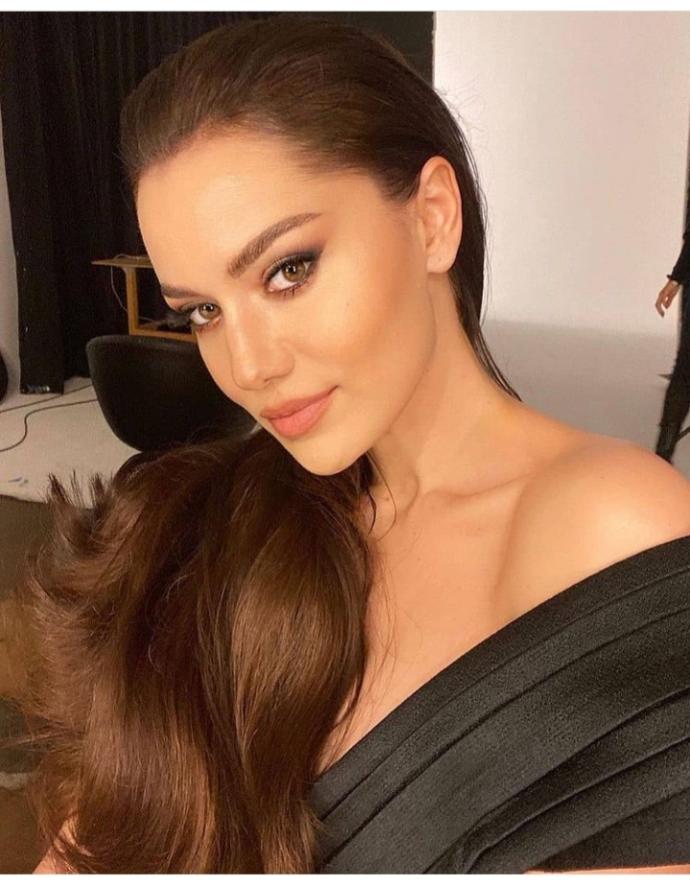 Rusların hepsine bin basar. Onlar asla böyle asil ve alımlı değil. Kadın dediğin böyle olur!