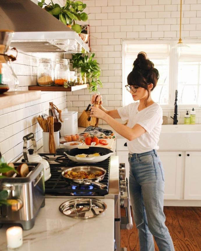 Yemek yapmayı sıfırdan nasıl öğrenebilirim, mutfak işlerine nerden başlanır?