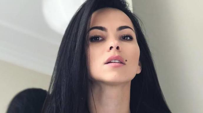 Dudak kenarındaki ben kadına ekstra güzellik katar mı?