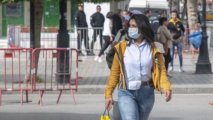 Sokağa çıkma yasaklarına kimse uymuyorsa, benim gibi evde oturanlar enayi mi?
