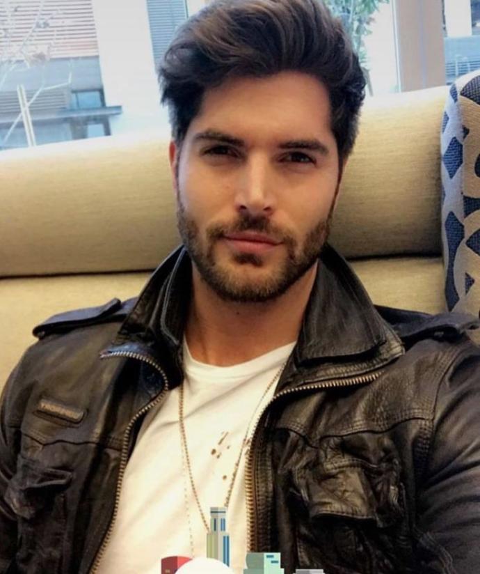 Sizce Nick Bateman yakışıklı mı?
