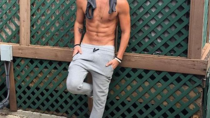 Sizce Nick Bateman yakışıklı mı?