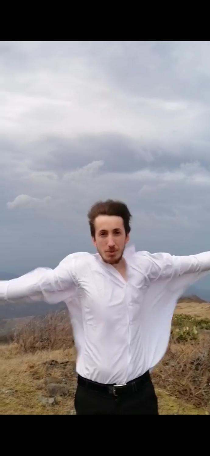 Beyaz gömlek bana yakışıyor mu?