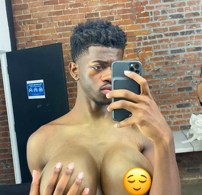 Sıkıldığı için kendisine meme yaptıran Lil Nas X yeni görüntüsüyle görenleri az önce ne gördüm dedirtti, düşünceleriniz nedir?