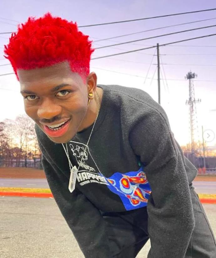 Sıkıldığı için kendisine meme yaptıran Lil Nas X yeni görüntüsüyle görenleri az önce ne gördüm dedirtti, düşünceleriniz nedir?