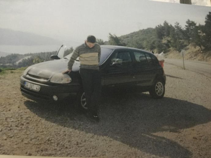 Sizce hangi araba daha güzel üstteki mi alttaki mi?