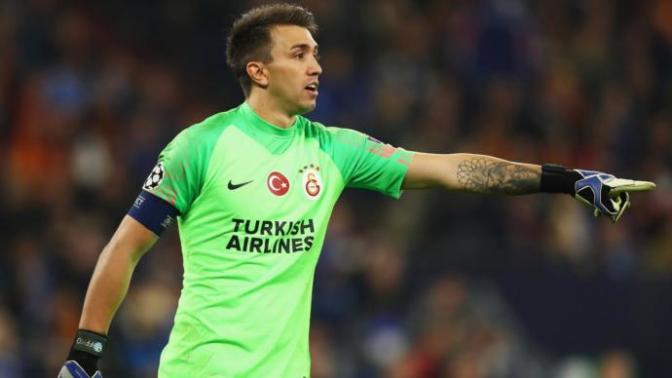 Muslera sizce türkiye'ye gelmiş geçmiş en iyi yabancı kaleci midir?