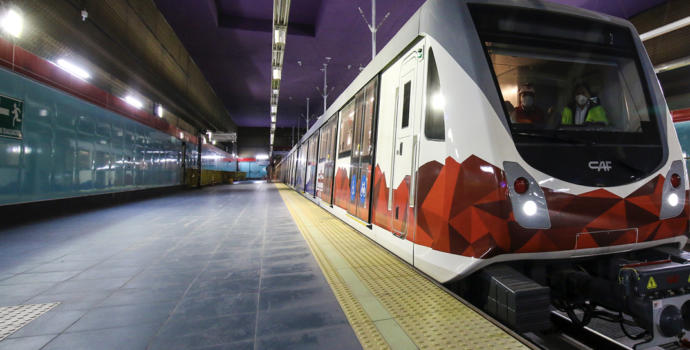Metroda görüp beğendiğiniz kişiye hemen açılabilir misiniz?