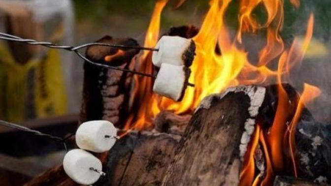 Bu Amerikalılar ne diye ateşte marshmallow pişirir?