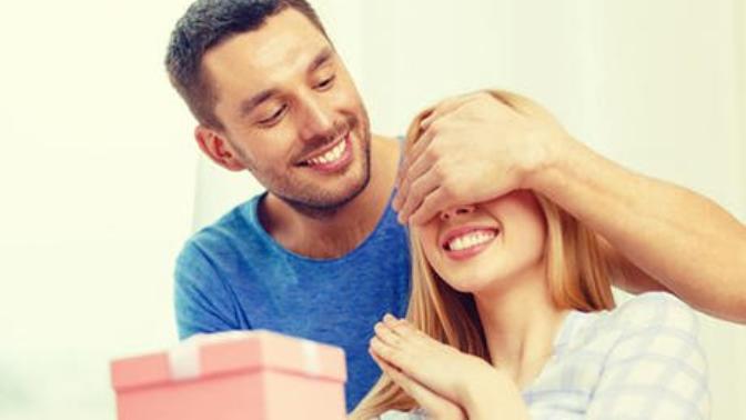 14 Şubat araştırması! Beş erkekten biri ‘beklenti’ nedeniyle hediye alıyor. Sizce isteksiz hediyenin anlamı var mı?