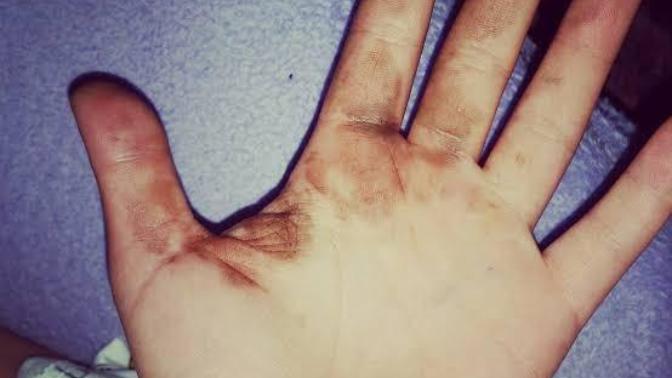 Sabah uyandığımda elimde kına vardı?