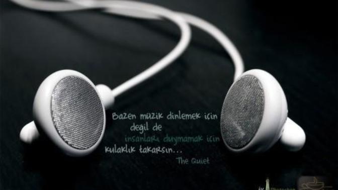 Her şeyden biraz uzaklaşmak istediğinde ne tür müzikler dinlersin?