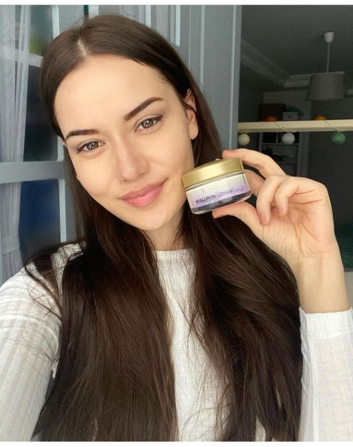 Fahriye Evcen mi daha güzel Hande Erçel mi?