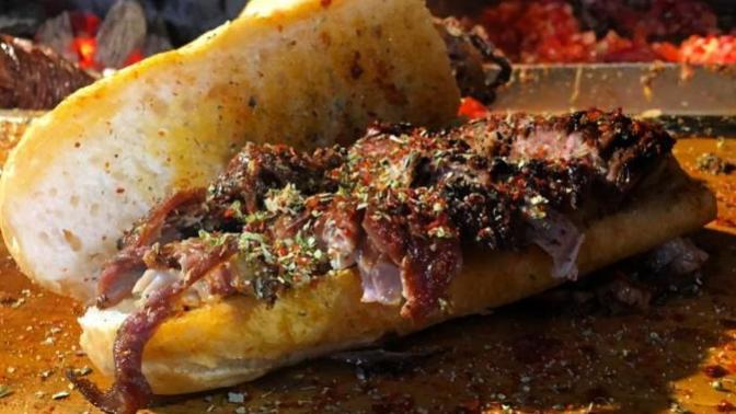 Geceye yakın kokoreç mi, köfte ekmek mi?