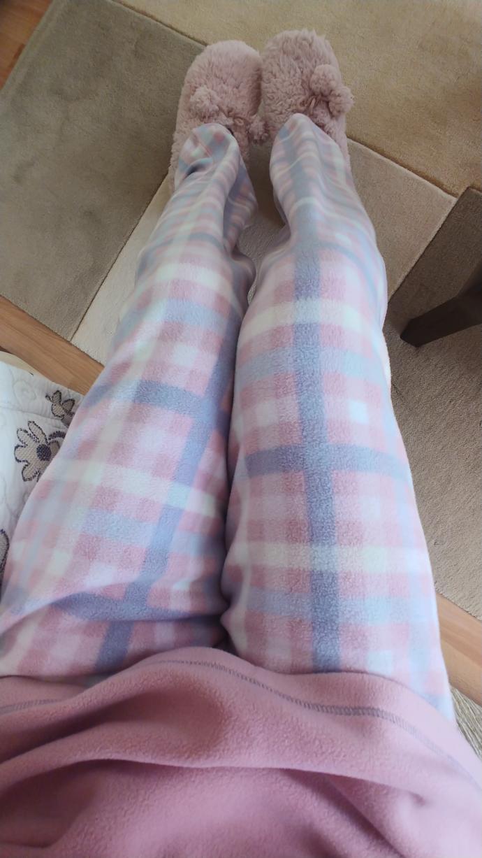 Kızlar, kimler evde pijamayla dolaşıyor🙈😂💕?
