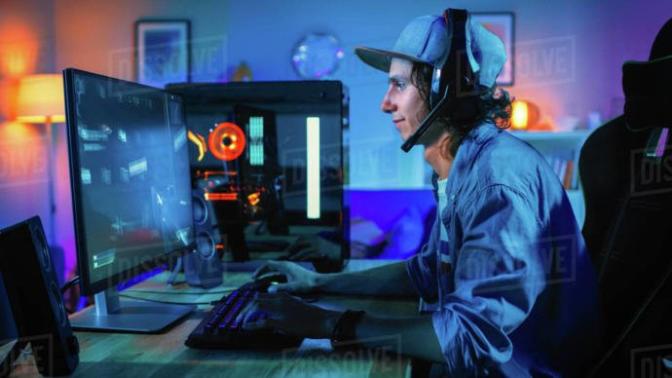 Twitch yayıncısı yayında uyuyarak, 1 gecede 16 bin dolar kazandı! Biz boşa mı kürek çekiyoruz?