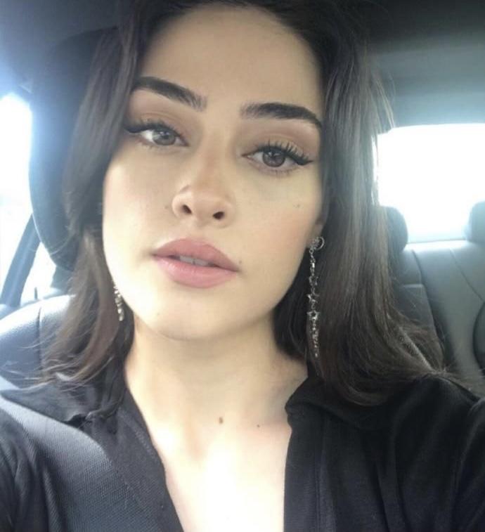 Esra Bilgiç mi Hande Erçel mi daha güzel?