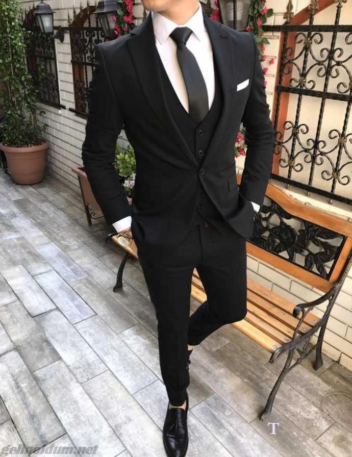 Eşiniz düğünde papyon + takım elbise mi giysin istersiniz yoksa üç parça takım elbise mi giymesini istersiniz?