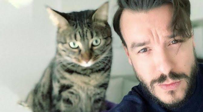 Cem Adrianın farklı bir çekiciliği yok mu ya?