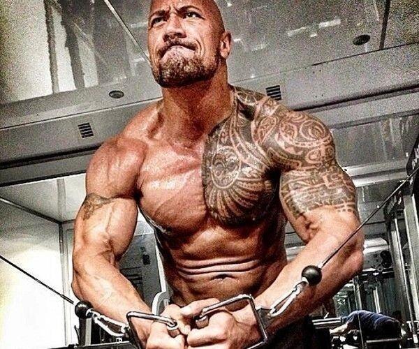 Dwayne Johnson veya John Cena gibi bir vücudu nasıl yapabilirim?
