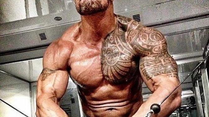 Dwayne Johnson veya John Cena gibi bir vücudu nasıl yapabilirim?