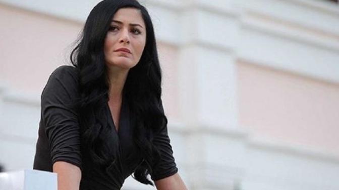 Deniz Çakır, dizi çekiminde rol arkadaşlarının karavanına el koydu. Oyuncu olsanız kapris seviyeniz ne olurdu?
