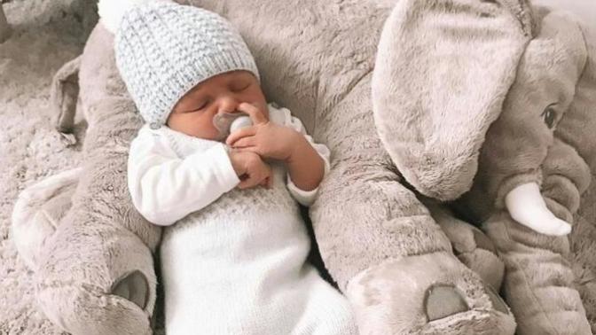 Gece uyanan bebeğe bakmak annenin mi görevidir?