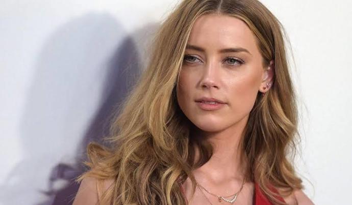 Hande Erçel mi Amber Heard mü daha güzel?