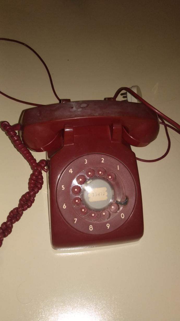 Evinizde eskiden kalma ahizeli telefon var mı?
