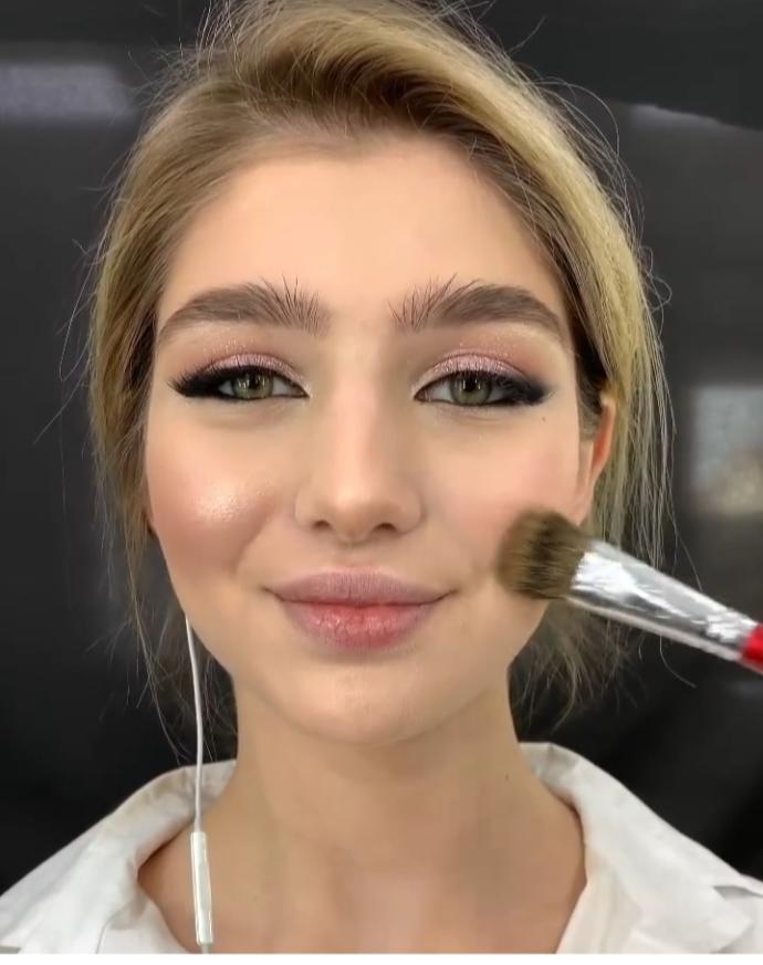 Aşırı güzel tanımı bu kadın gibi olabilir mi 😍 ?